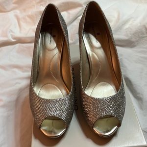 Silver platform peep toe.